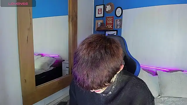 Snapshot of VladHellsing4 chatting on March 21, 2025, 1:56 pm VladHellsing4 online show from March 21, 2025, 1:56 pm