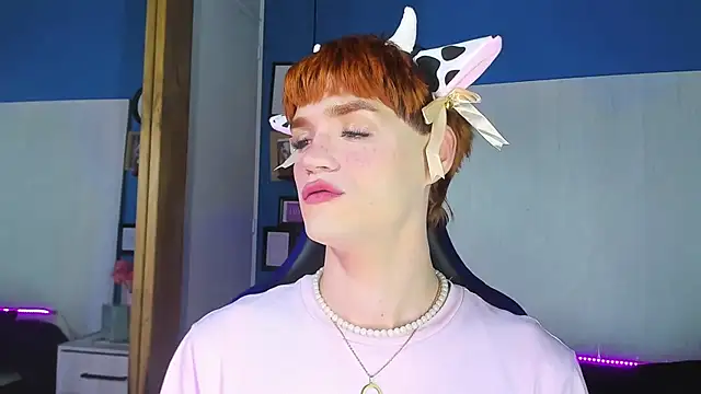 Snapshot of VladHellsing4 chatting on September 18, 2025, 2:30 pm VladHellsing4 online show from September 18, 2025, 2:30 pm