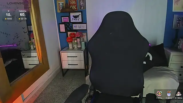 Snapshot of VladHellsing4 chatting on October 28, 2025, 2:53 pm VladHellsing4 online show from October 28, 2025, 2:53 pm