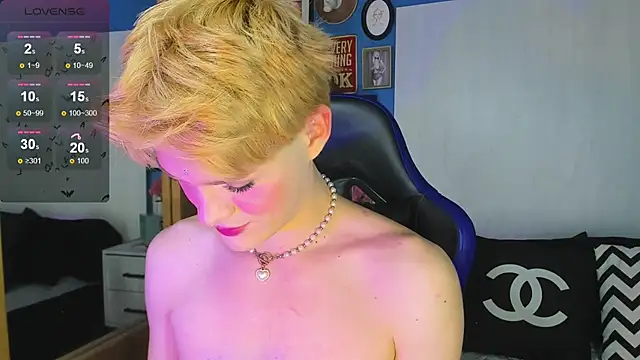 Snapshot of VladHellsing4 chatting on October 30, 2025, 2:51 pm VladHellsing4 online show from October 30, 2025, 2:51 pm