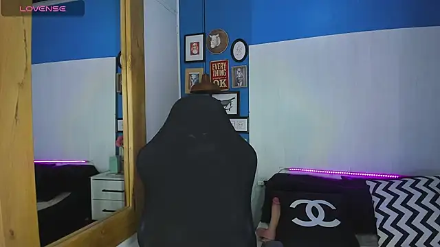 Snapshot of VladHellsing4 chatting on November 5, 2025, 1:44 pm VladHellsing4 online show from November 5, 2025, 1:44 pm