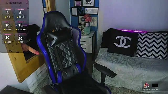 Snapshot of VladHellsing4 chatting on November 9, 2025, 4:05 pm VladHellsing4 online show from November 9, 2025, 4:05 pm