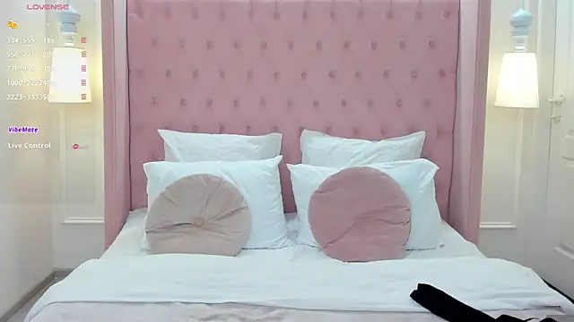 Snapshot of MilaVoxx chatting on December 4, 2024, 6:11 am MilaVoxx online show from December 4, 2024, 6:11 am