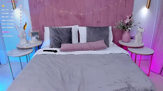 Snapshot of MilaVoxx chatting on March 13, 2025, 11:51 am MilaVoxx online show from March 13, 2025, 11:51 am