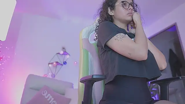 megan ssmith  online show from November 14, 2025, 1:04 am