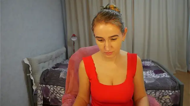 Sophiloren online show from December 18, 2025, 11:16 am