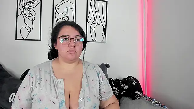 Snapshot of RubyPirsso18 chatting on January 25, 2025, 11:22 pm RubyPirsso18 online show from January 25, 2025, 11:22 pm