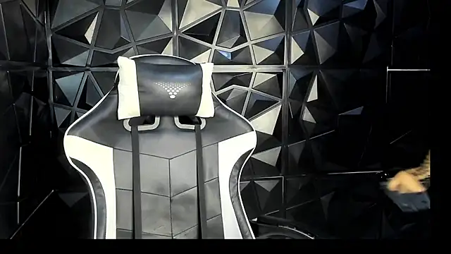 Snapshot of HelueHorny13 chatting on November 21, 2025, 5:50 am HelueHorny13 online show from November 21, 2025, 5:50 am