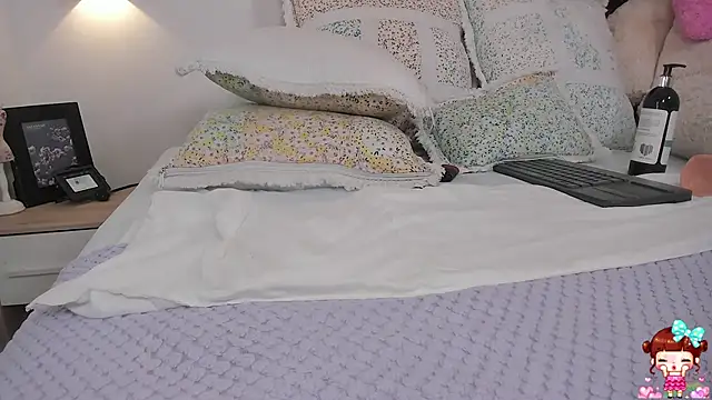 Snapshot of khloe_cutee chatting on December 24, 2024, 11:44 pm khloe cutee online show from December 24, 2024, 11:44 pm