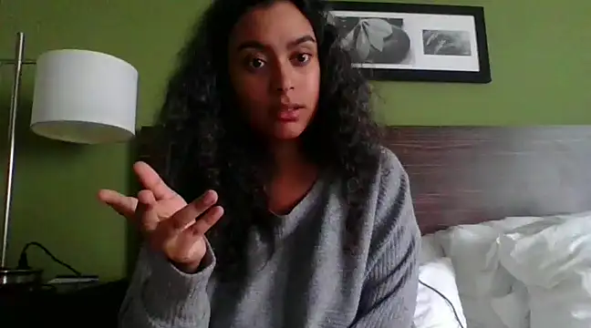 cinnaminnie online show from January 6, 2025, 4:02 pm