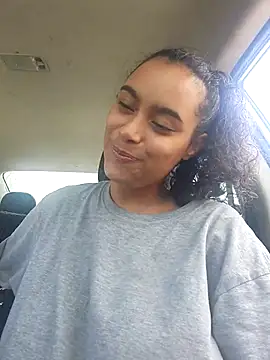 cinnaminnie online show from March 13, 2025, 5:28 pm