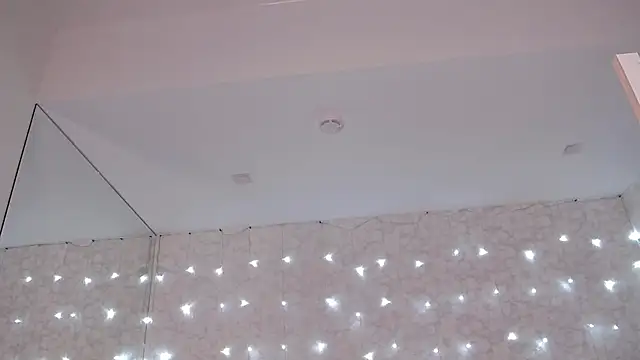 Evapeach  online show from January 19, 2025, 10:17 pm