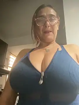 anastasia and jordan online show from October 3, 2025, 11:51 am