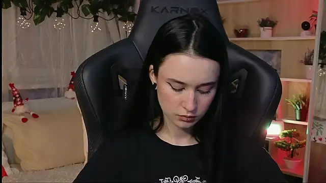 Snapshot of KiraLiLime chatting on February 6, 2025, 3:41 pm KiraLiLime online show from February 6, 2025, 3:41 pm