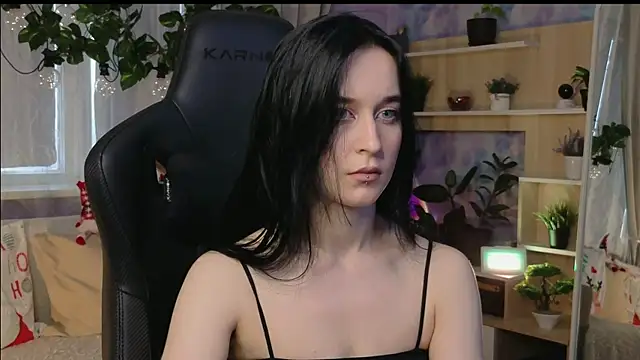 Snapshot of KiraLiLime chatting on February 9, 2025, 11:58 am KiraLiLime online show from February 9, 2025, 11:58 am