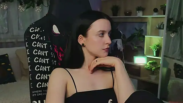 Snapshot of KiraLiLime chatting on March 18, 2025, 9:21 pm KiraLiLime online show from March 18, 2025, 9:21 pm