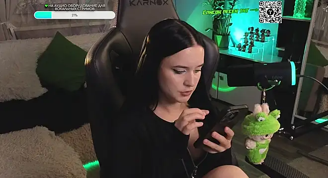 Snapshot of KiraLiLime chatting on September 30, 2025, 1:43 am KiraLiLime online show from September 30, 2025, 1:43 am