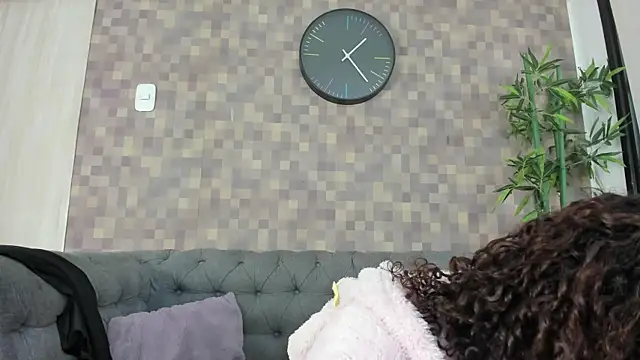 nataly velez online show from November 16, 2025, 7:30 pm