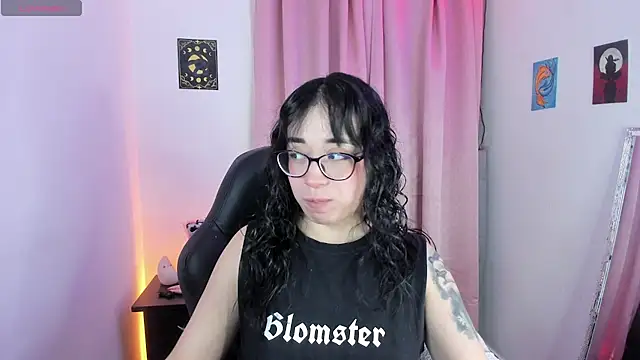 indra cam online show from December 16, 2025, 4:39 am