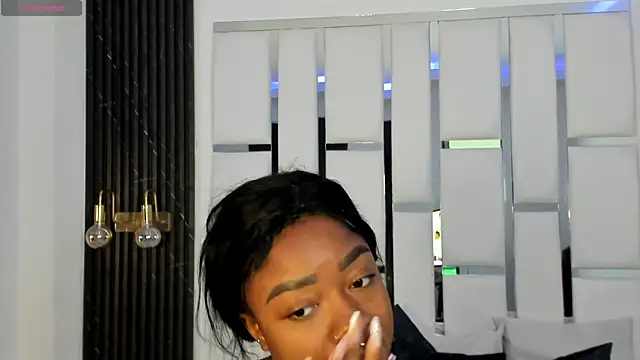 mia schwarz online show from December 14, 2024, 12:23 pm