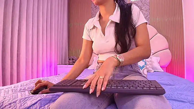 Snapshot of aisha_sh chatting on November 1, 2025, 11:56 am aisha sh online show from November 1, 2025, 11:56 am