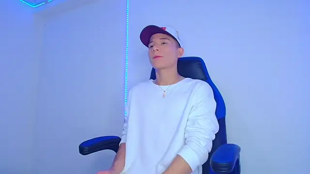 Snapshot of bryamer_19 chatting on February 14, 2025, 2:07 am bryamer 19 online show from February 14, 2025, 2:07 am