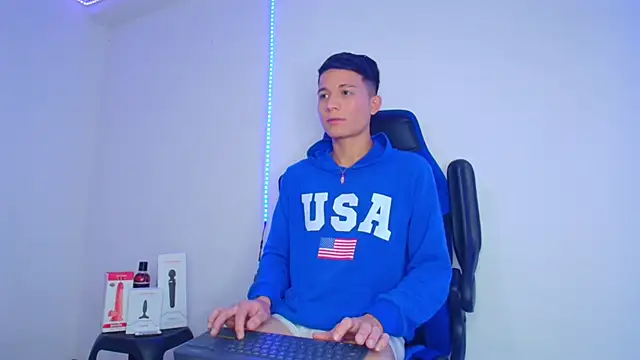 Snapshot of bryamer_19 chatting on March 2, 2025, 1:04 am bryamer 19 online show from March 2, 2025, 1:04 am