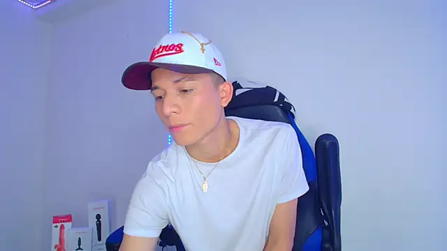 Snapshot of bryamer_19 chatting on March 3, 2025, 3:30 am bryamer 19 online show from March 3, 2025, 3:30 am