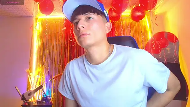 Snapshot of bryamer_19 chatting on September 25, 2025, 8:29 am bryamer 19 online show from September 25, 2025, 8:29 am