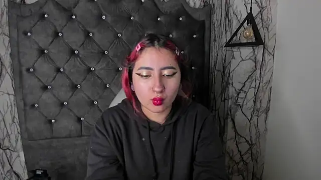 Snapshot of larissa01_ chatting on February 16, 2025, 3:15 am larissa01 online show from February 16, 2025, 3:15 am