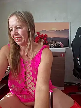 Snapshot of Supertitten95DD chatting on September 17, 2025, 8:16 am Supertitten95DD online show from September 17, 2025, 8:16 am