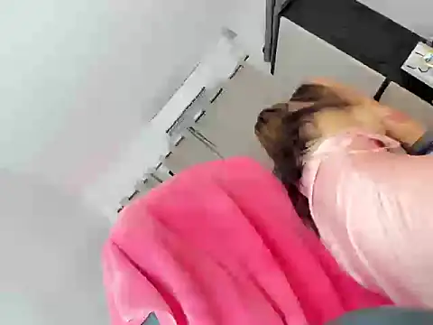 Snapshot of Selene14 chatting on October 3, 2025, 7:44 pm Selene14 online show from October 3, 2025, 7:44 pm