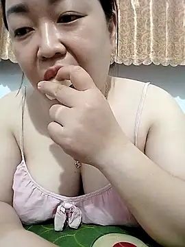 Snapshot of VyOanh2K chatting on October 24, 2025, 2:57 pm VyOanh2K online show from October 24, 2025, 2:57 pm