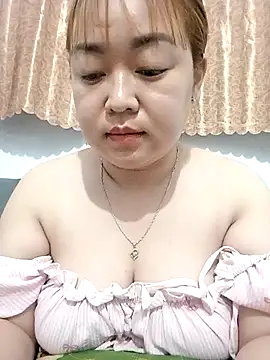 Snapshot of VyOanh2K chatting on November 4, 2025, 4:17 pm VyOanh2K online show from November 4, 2025, 4:17 pm