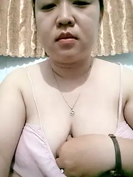 Snapshot of VyOanh2K chatting on December 3, 2025, 3:32 pm VyOanh2K online show from December 3, 2025, 3:32 pm