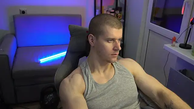 Snapshot of Bruno_Banani chatting on September 20, 2025, 7:15 pm Bruno Banani online show from September 20, 2025, 7:15 pm