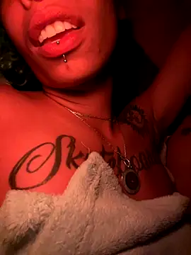 sammoura01 online show from September 11, 2025, 2:44 am