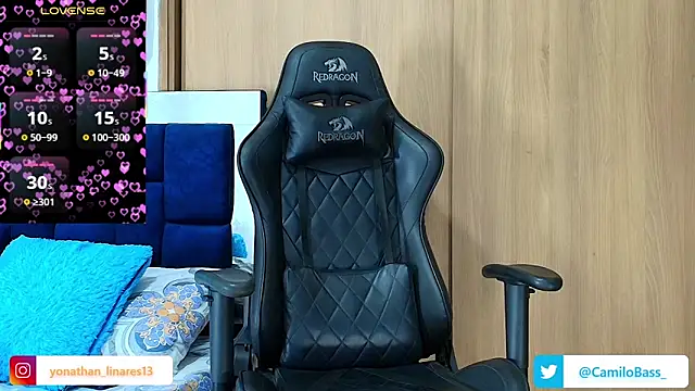 Snapshot of _CamiloBass chatting on October 26, 2025, 7:53 pm CamiloBass online show from October 26, 2025, 7:53 pm