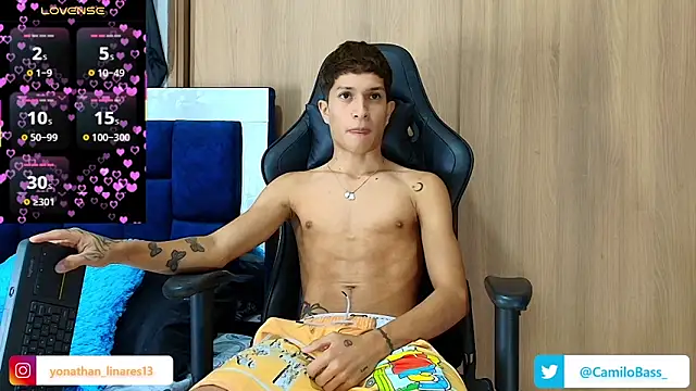 Snapshot of _CamiloBass chatting on November 6, 2025, 11:48 pm CamiloBass online show from November 6, 2025, 11:48 pm