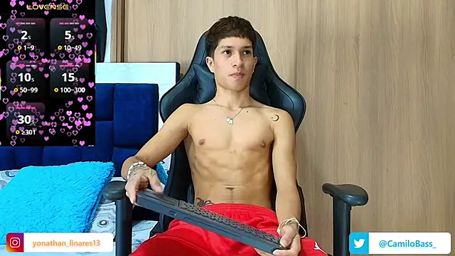 Snapshot of _CamiloBass chatting on November 10, 2025, 11:59 pm CamiloBass online show from November 10, 2025, 11:59 pm