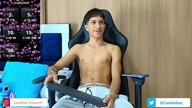 Snapshot of _CamiloBass chatting on November 23, 2025, 1:05 am CamiloBass online show from November 23, 2025, 1:05 am