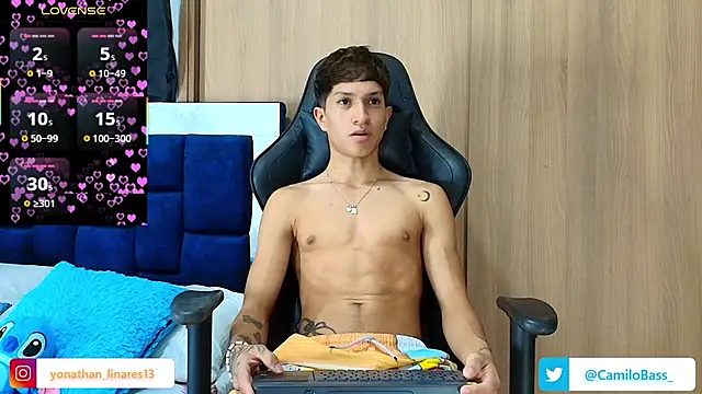 Snapshot of _CamiloBass chatting on December 4, 2025, 1:15 am CamiloBass online show from December 4, 2025, 1:15 am