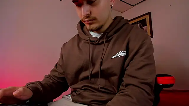 Snapshot of james_connor2 chatting on February 15, 2025, 7:28 pm james connor2 online show from February 15, 2025, 7:28 pm