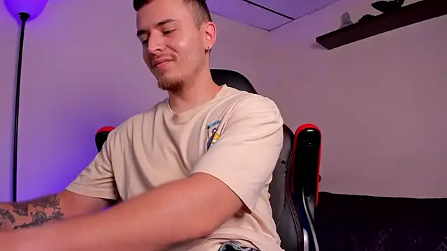 Snapshot of james_connor2 chatting on November 3, 2025, 7:15 pm james connor2 online show from November 3, 2025, 7:15 pm