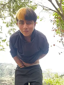 Snapshot of FlpGmz chatting on September 27, 2025, 6:02 pm FlpGmz online show from September 27, 2025, 6:02 pm