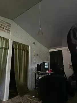 Snapshot of FlpGmz chatting on October 19, 2025, 5:46 pm FlpGmz online show from October 19, 2025, 5:46 pm