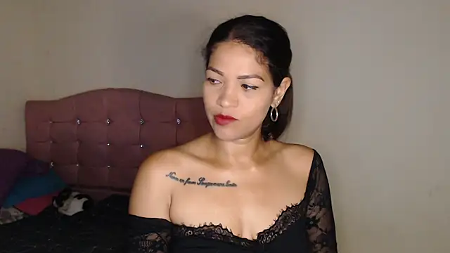 makennaa  online show from November 27, 2025, 9:22 am