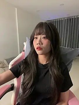 -rosiie- online show from February 13, 2025, 2:20 pm