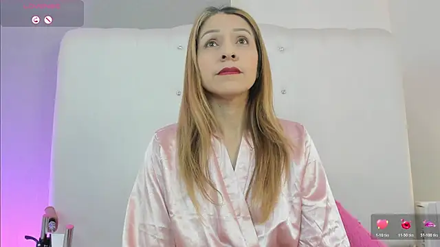 Snapshot of DanyFreydell chatting on October 20, 2025, 1:00 pm DanyFreydell online show from October 20, 2025, 1:00 pm