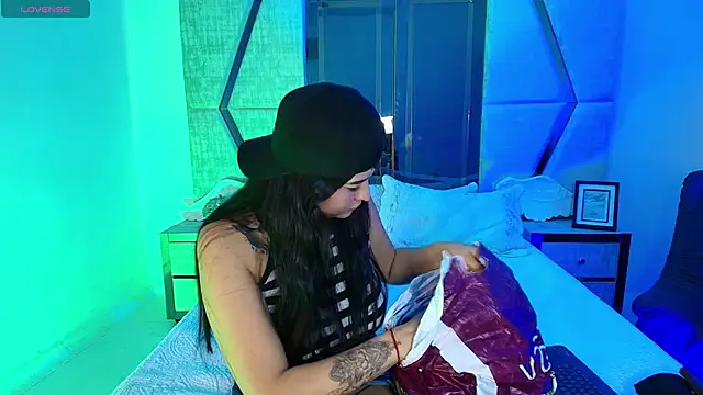 Snapshot of TifanyWhite_ chatting on December 2, 2024, 9:06 pm TifanyWhite online show from December 2, 2024, 9:06 pm